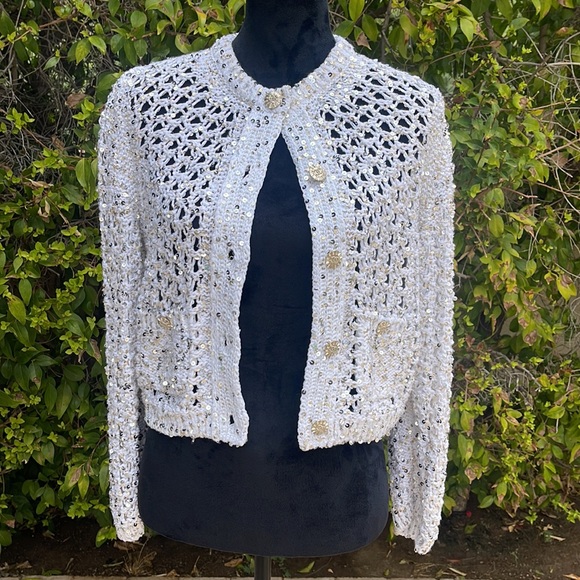 UNWORN Size 36 CHANEL White Cardigan Sweater with Sequins and Crystal Buttons - Picture 11 of 16
